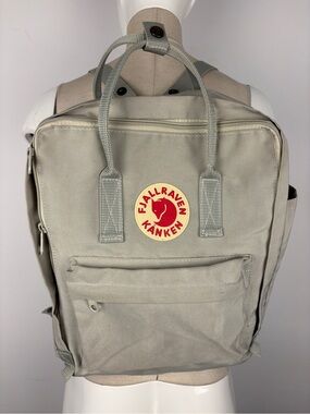 Fjällräven Kånken Backpack - Fog Grey Classic Daypack